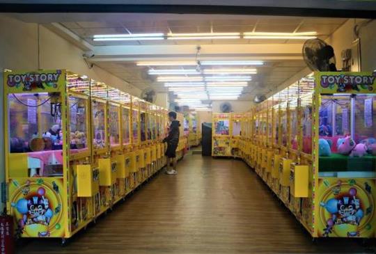 娃娃機熱潮風，原來「選物販賣機二代」是這樣來的！（上）